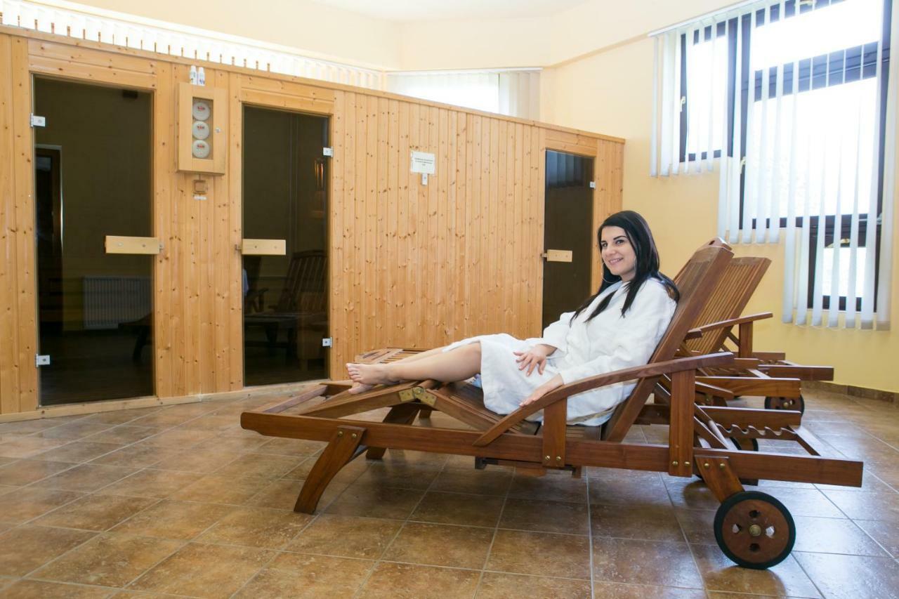 Hotel Fortuna Dávod Dış mekan fotoğraf