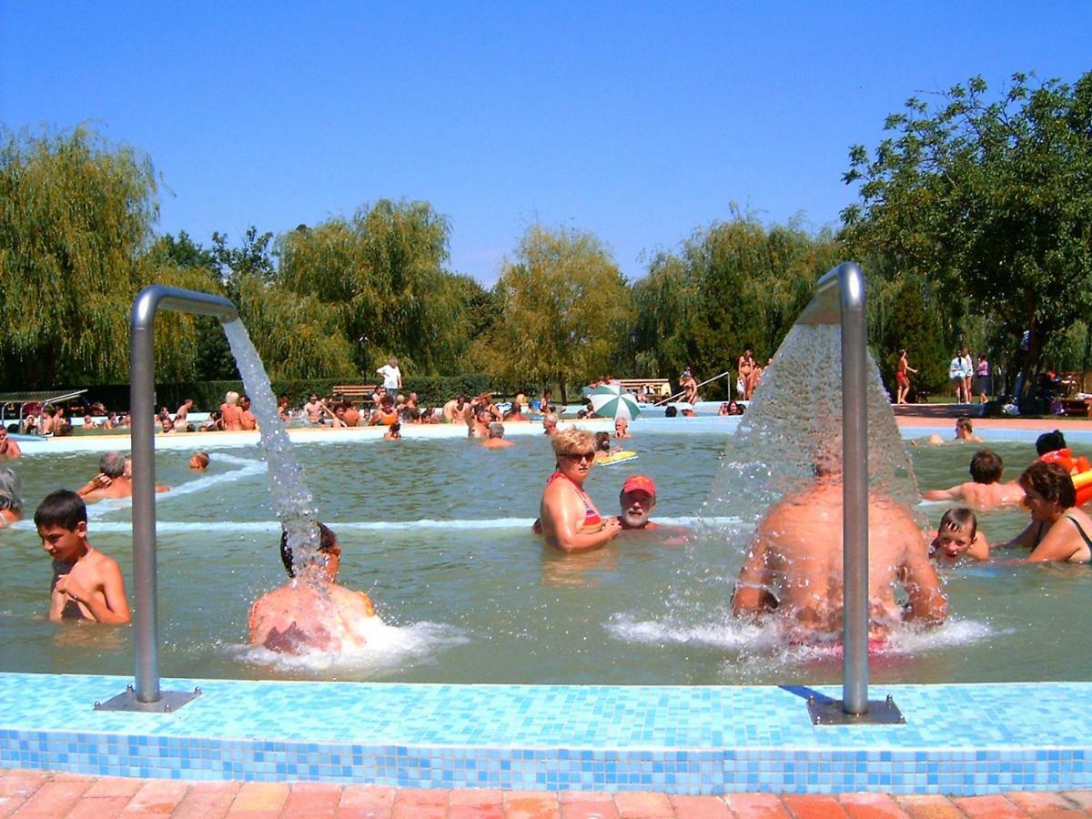 Hotel Fortuna Dávod Dış mekan fotoğraf