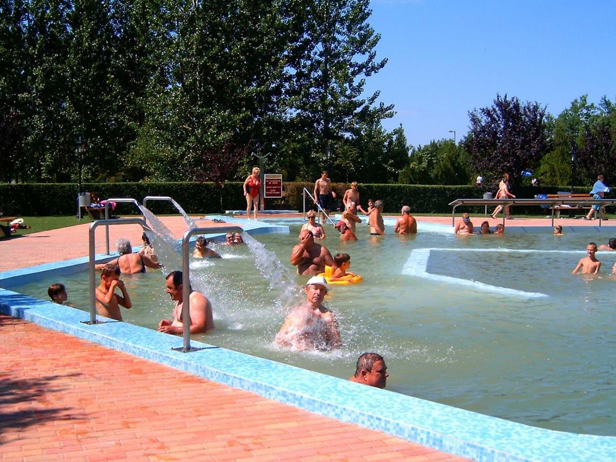Hotel Fortuna Dávod Dış mekan fotoğraf